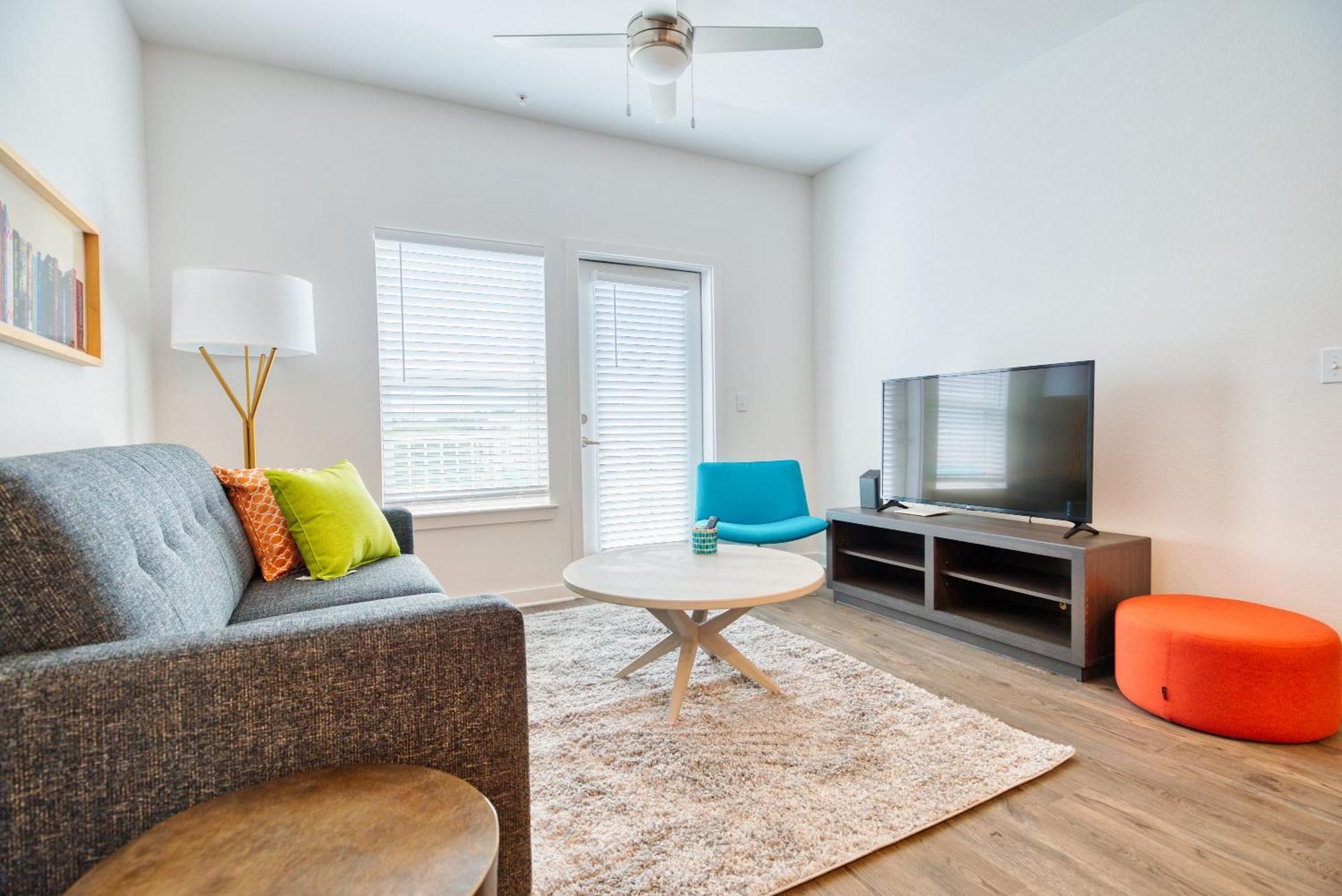 Luxe One Bedroom Apartment With Balcony Gainesville Exterior foto